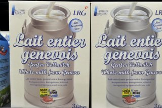 La marque agricole Genève Région - Terre Avenir (GRTA) fête ses 20 ans. Elle compte 1500 produits labellisés, dont du lait depuis 2010 (archives). KEYSTONE/MARTIAL TREZZINI